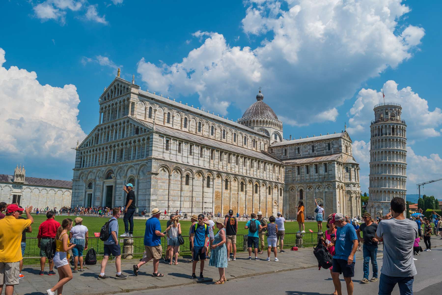 Leaning Tower of Pisa Image