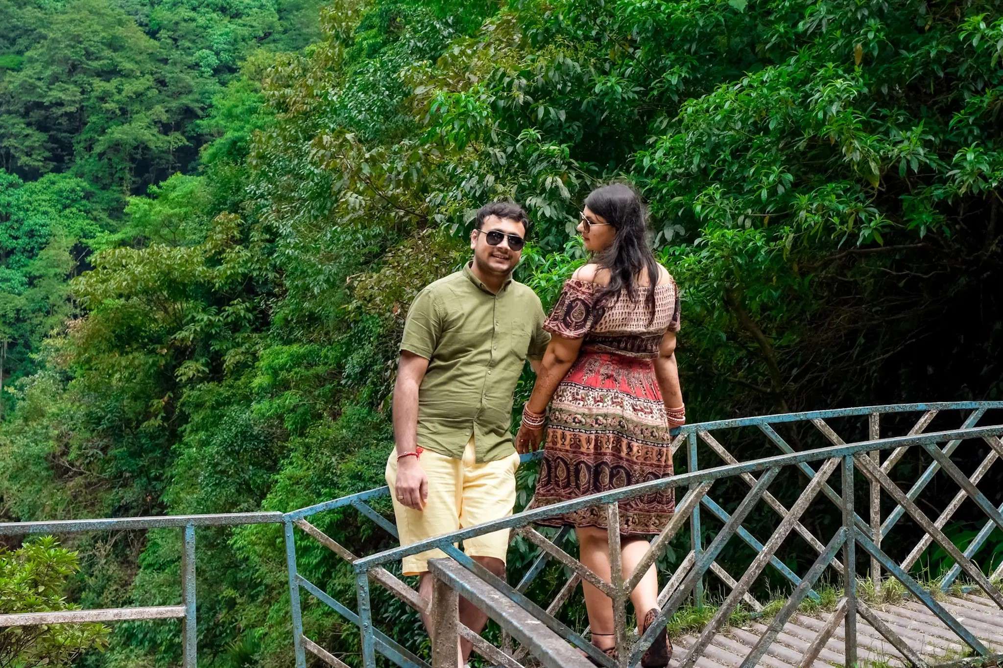 Go for a Couple Photoshoot in Gangtok and spend 1 hour capturing romantic moments with your partner 