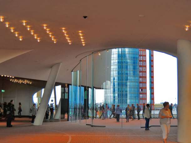 0k0jpcgy5aprxzjab3ug3i2ufi9w elbphilharmonis plaza guided tour in english