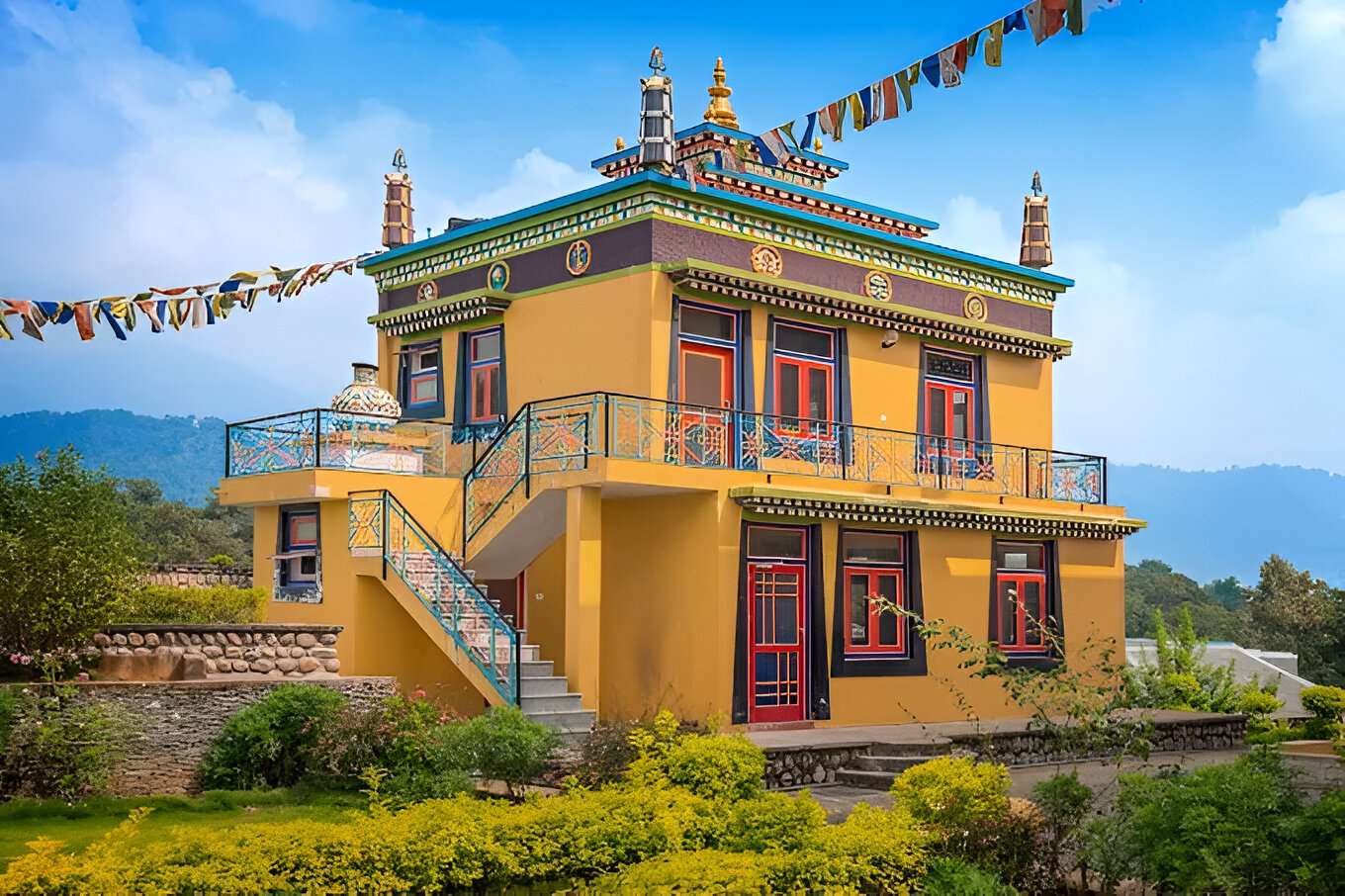 Enjoy a guided sightseeing tour to Palampur from Dharamshala