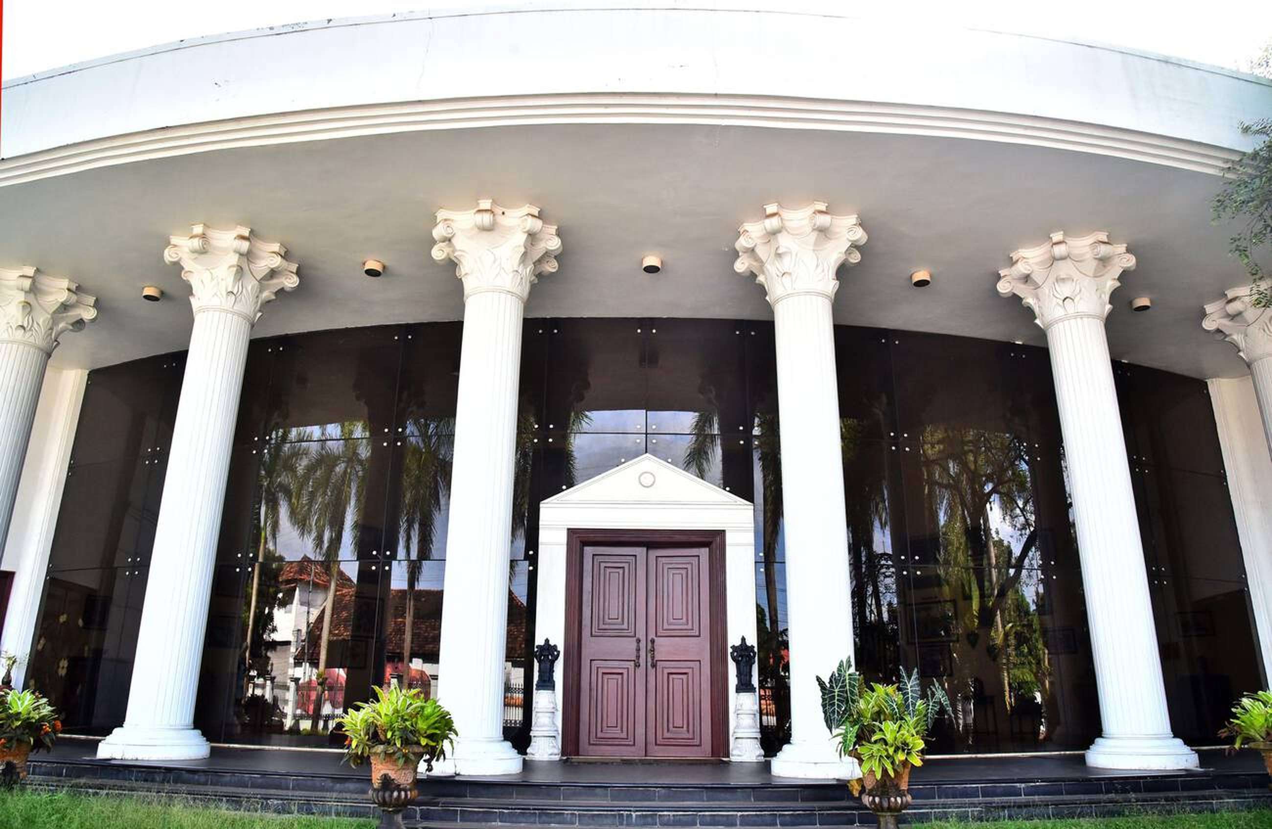 See intricate decor and cultural treasures at Revi Karuna Karan Museum