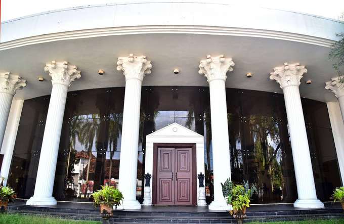 See intricate decor and cultural treasures at Revi Karuna Karan Museum