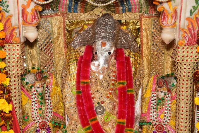 Take blessings from Lord Ganesha at Garh Ganesh Temple