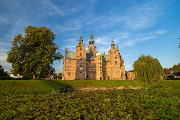 0y8mhjgq7jvhubv1n3in88siqrn7 shutterstock 2375318203