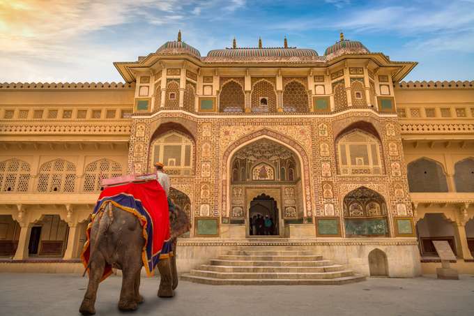 Bend of Rajput and Mughal style of architecture of Amber Fort