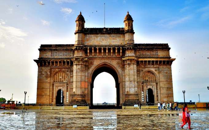 Explore the iconic Gateway of India and its majestic architecture