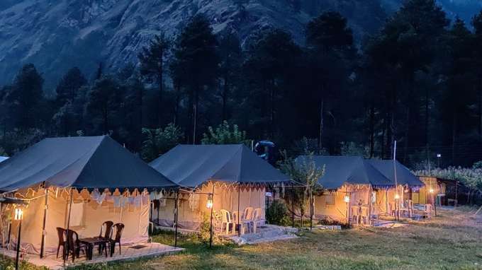 Relax in Swiss tents, enjoy local meals, and embrace Kasol’s tranquility.