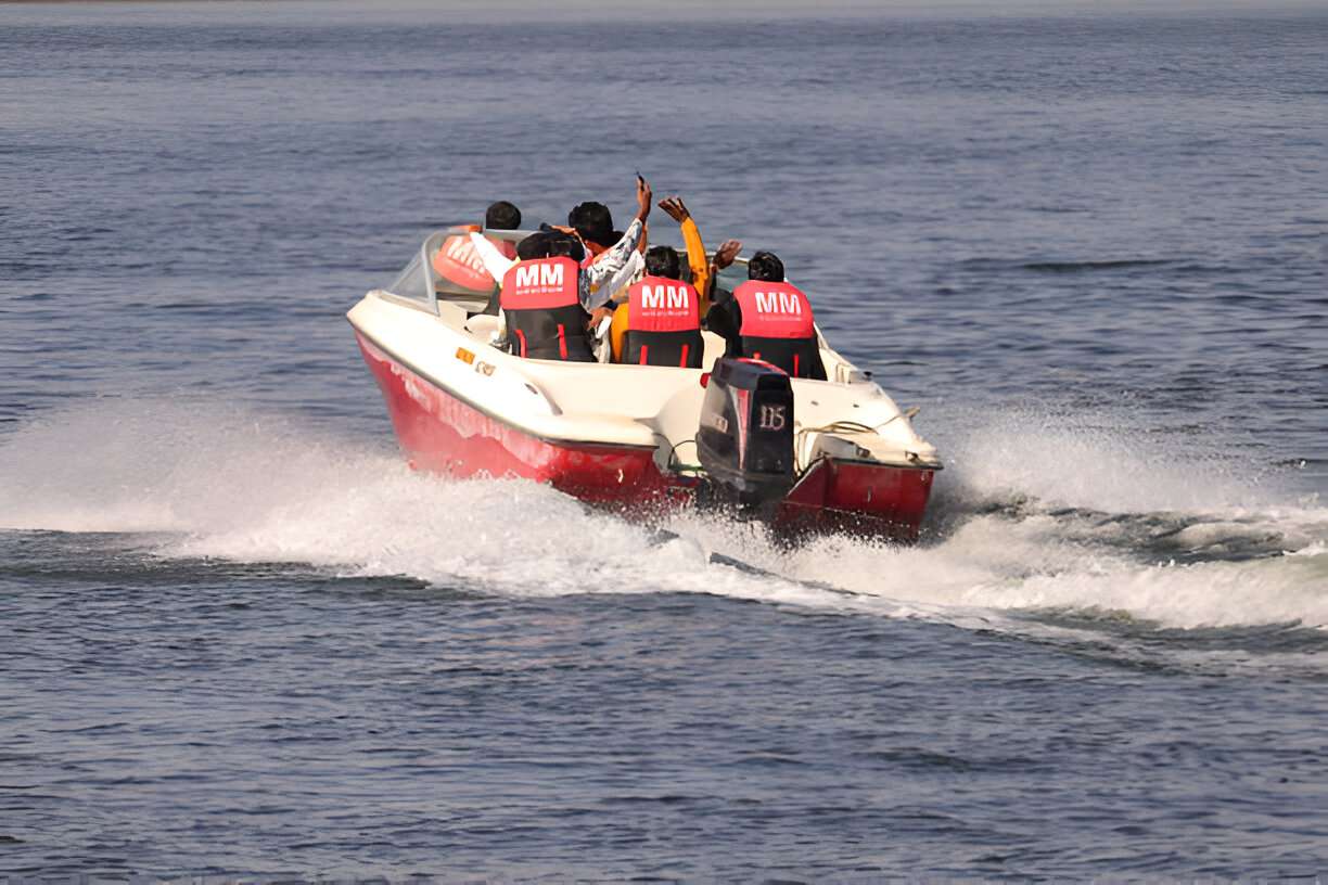 Take a Speed Boat Ride at Baga Beach in Goa and spend 10–12 minutes gliding over the Arabian Sea