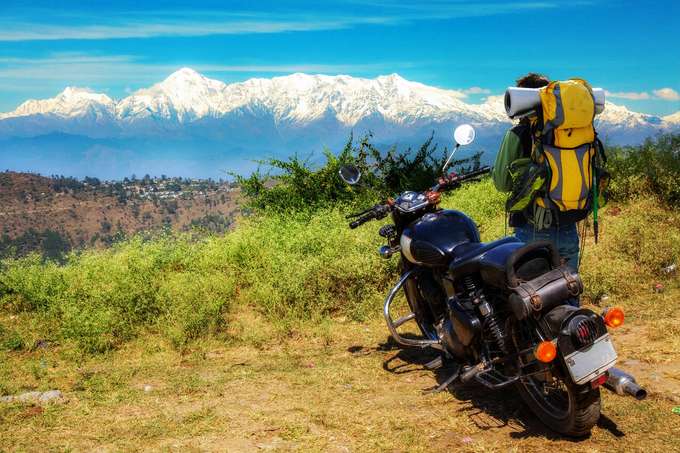 Ride through Manali’s winding roads with a stylish bike rental
