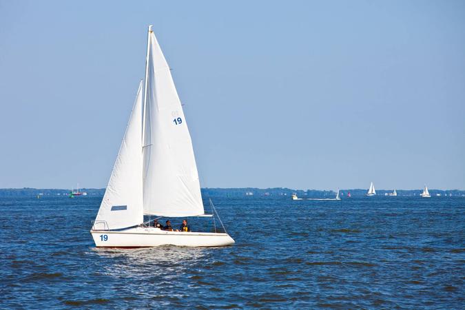 Master sailing with expert guidance in a 90-minute session