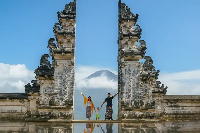 Capture amazing pictures with your family at the iconic Gate of Heaven