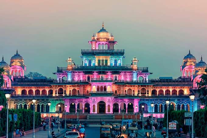 Click stunning pictures in front of the Albert Hall