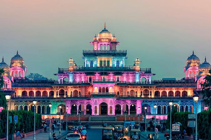 Click stunning pictures in front of the Albert Hall