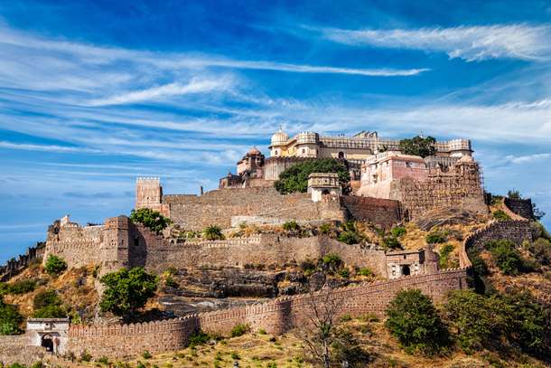 Explore the grand walls of Kumbhalgarh Fort, a UNESCO site