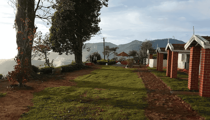 Hilltop Cottage Stay With Waterfall Views in Ooty