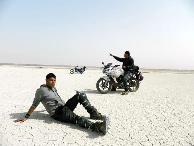 Click many pictures at the salt lake