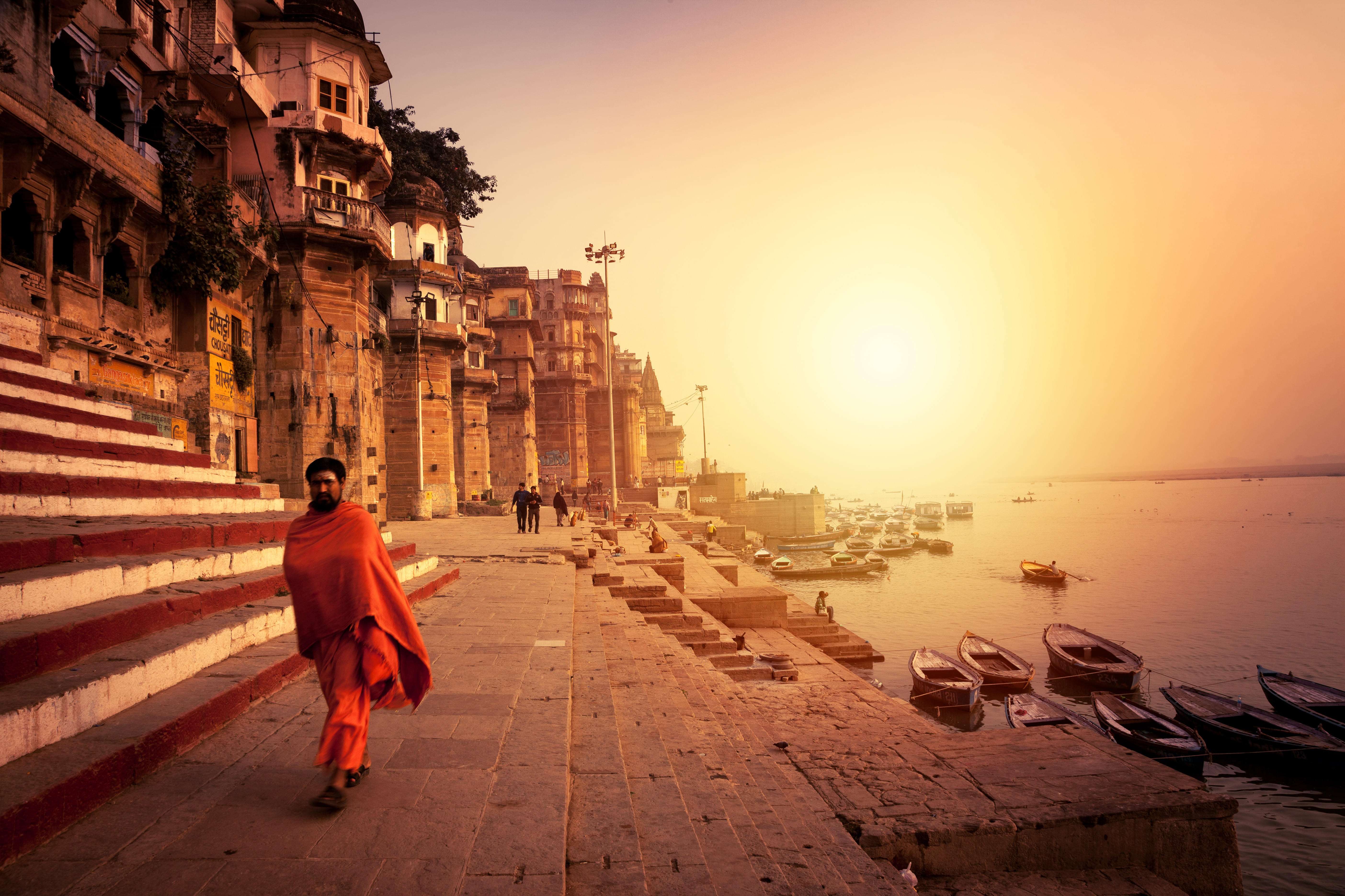 Go on the Varanasi north walking tour