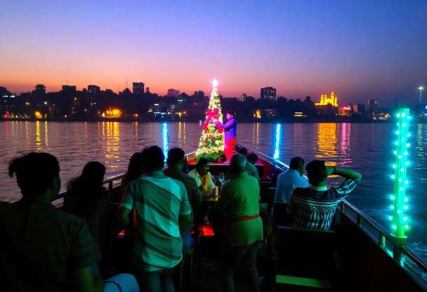 2qh0t02xgd9pjpalul14go542iub christmas%20boat%20party%205