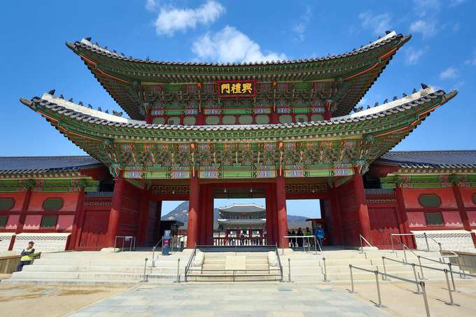 Explore Gyeongbokgung Palace in Seoul