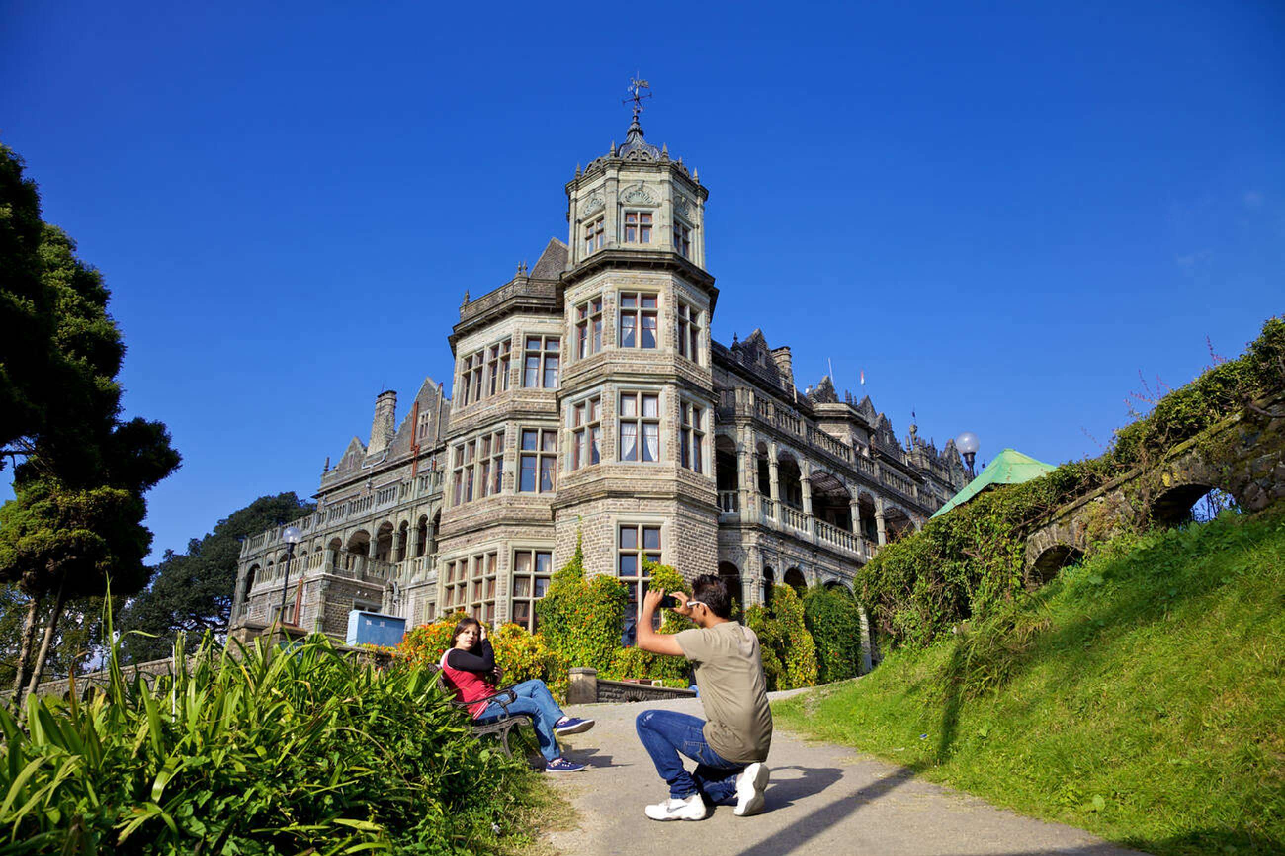 Click pictures at the famous Viceregal lodge of Shimla