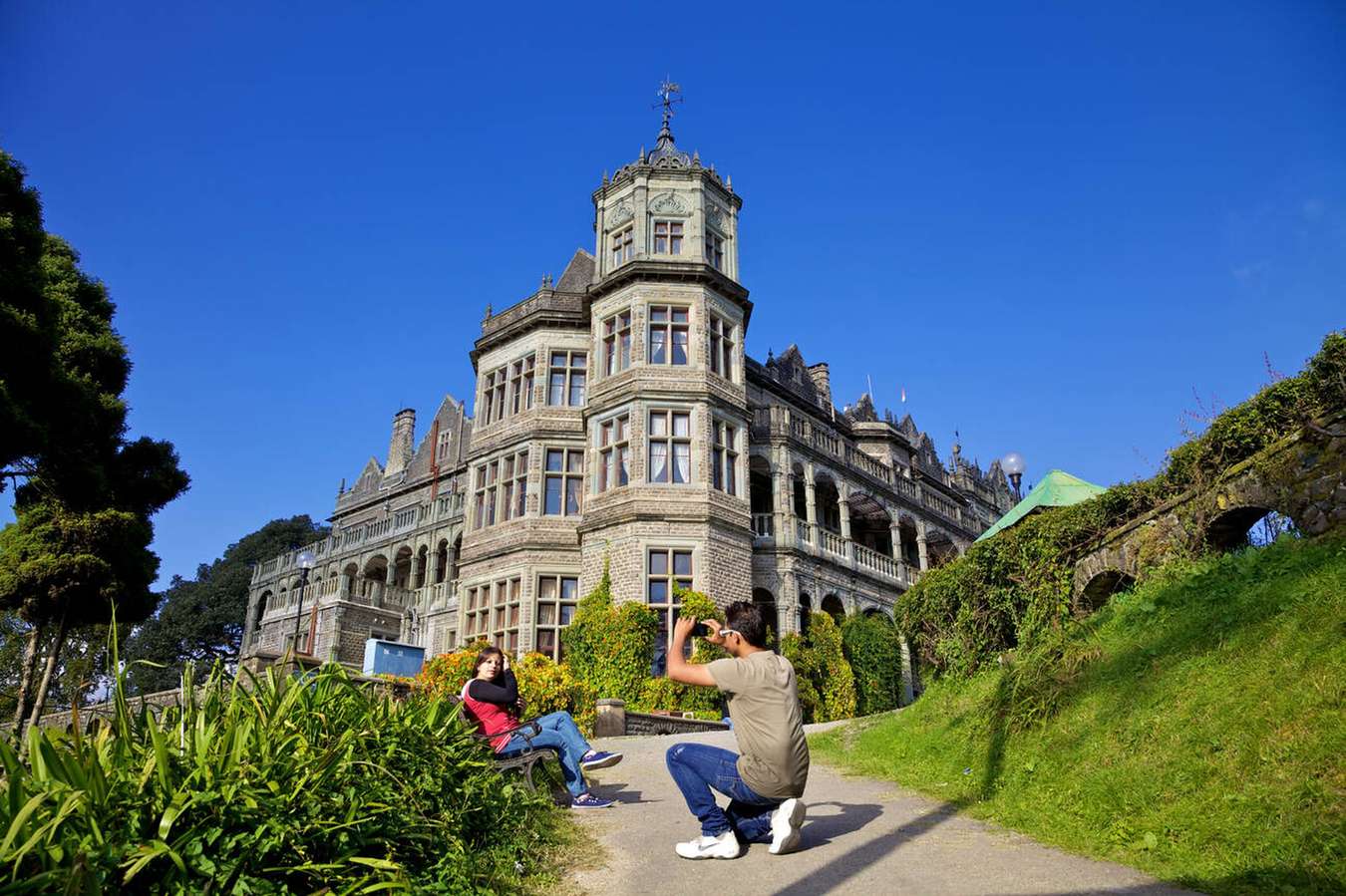 Click pictures at the famous Viceregal lodge of Shimla