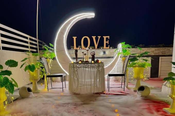 Go for a candlelight dinner in Jaipur