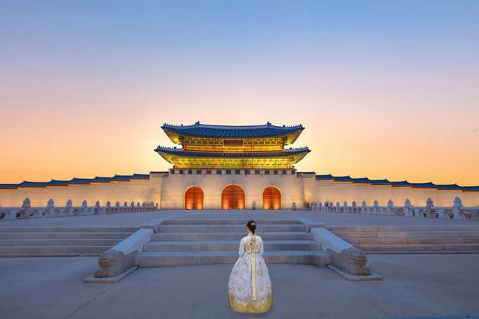 Marvel at the stunning Gyeongbokgung Palace, the largest and most iconic of the five grand palaces in Seoul