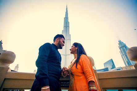 Get clicked in front of the majestic Burj Khalifa