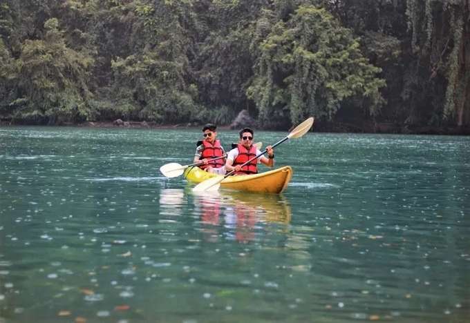 Embrace the thrill of adventure with expert-guided kayaking in Lavasa