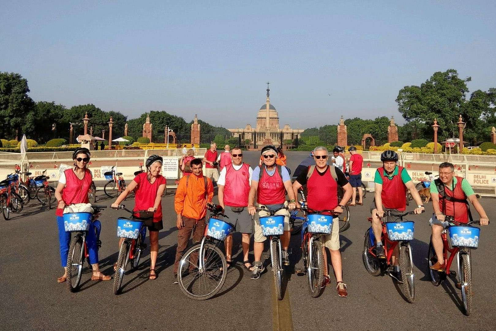 Cycle through historic streets and serene spots on a 4-hour cultural journey
