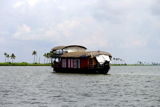 1 Night Munnar 1 Night Boat House Package Image