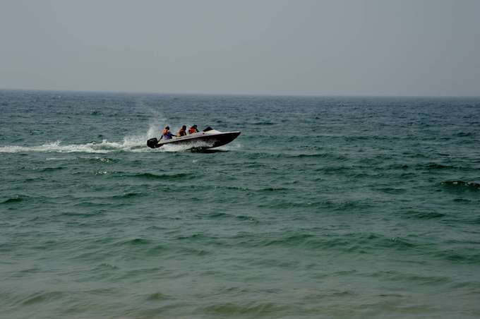 Enjoy a speed boat ride in Mandarmani 