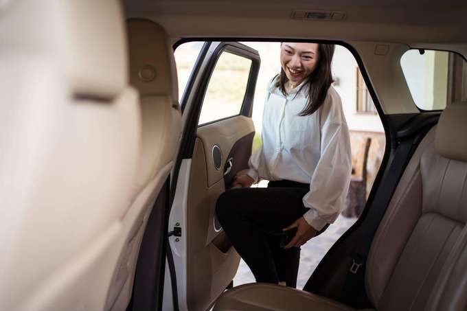 Enjoy the comfort of pre-booked transfers between Bagdogra Airport and Darjeeling