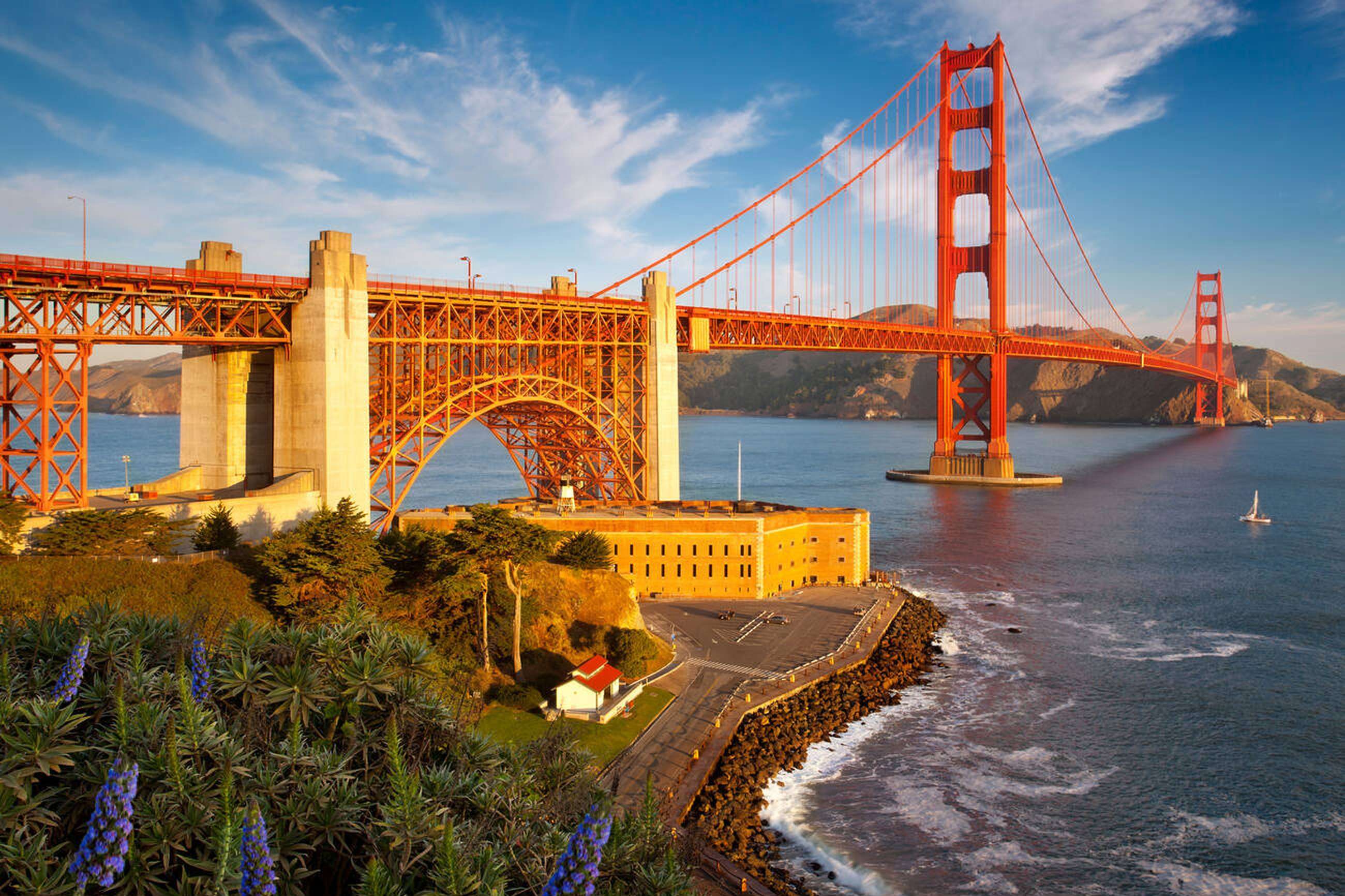 Capture stunning panoramic views from the Golden Gate Bridge in San Francisco