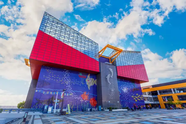 Spend an amazing day at one of Japan’s most famous marine attractions, the Osaka Aquarium Kaiyukan