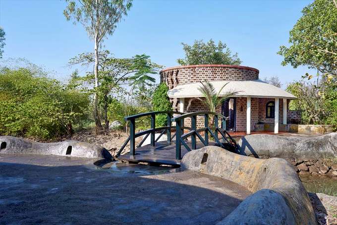 Aerial view of the homestay alongside a private fountain