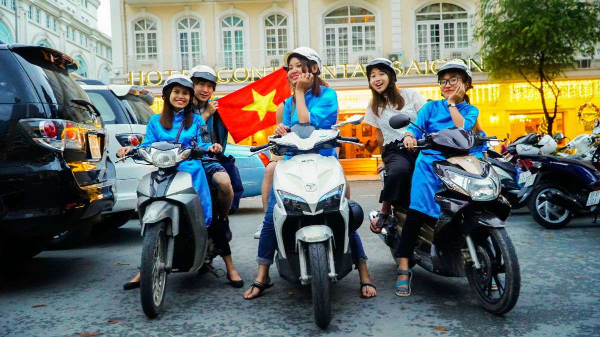 Street Food and Sightseeing Night Tour in Saigon