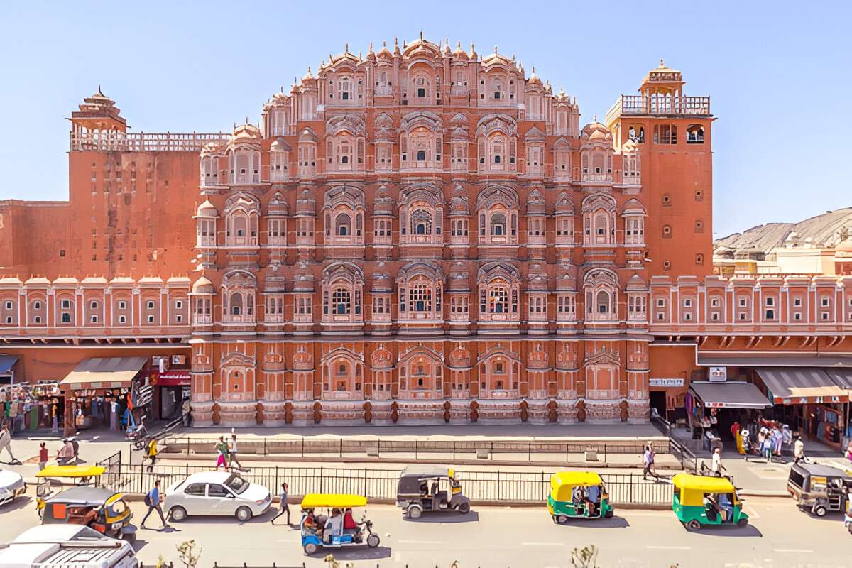 Explore Jaipur’s streets and top landmarks within 8 hours in a tuk tuk ride