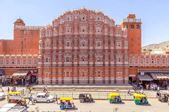 Explore Jaipur’s streets and top landmarks within 8 hours in a tuk tuk ride