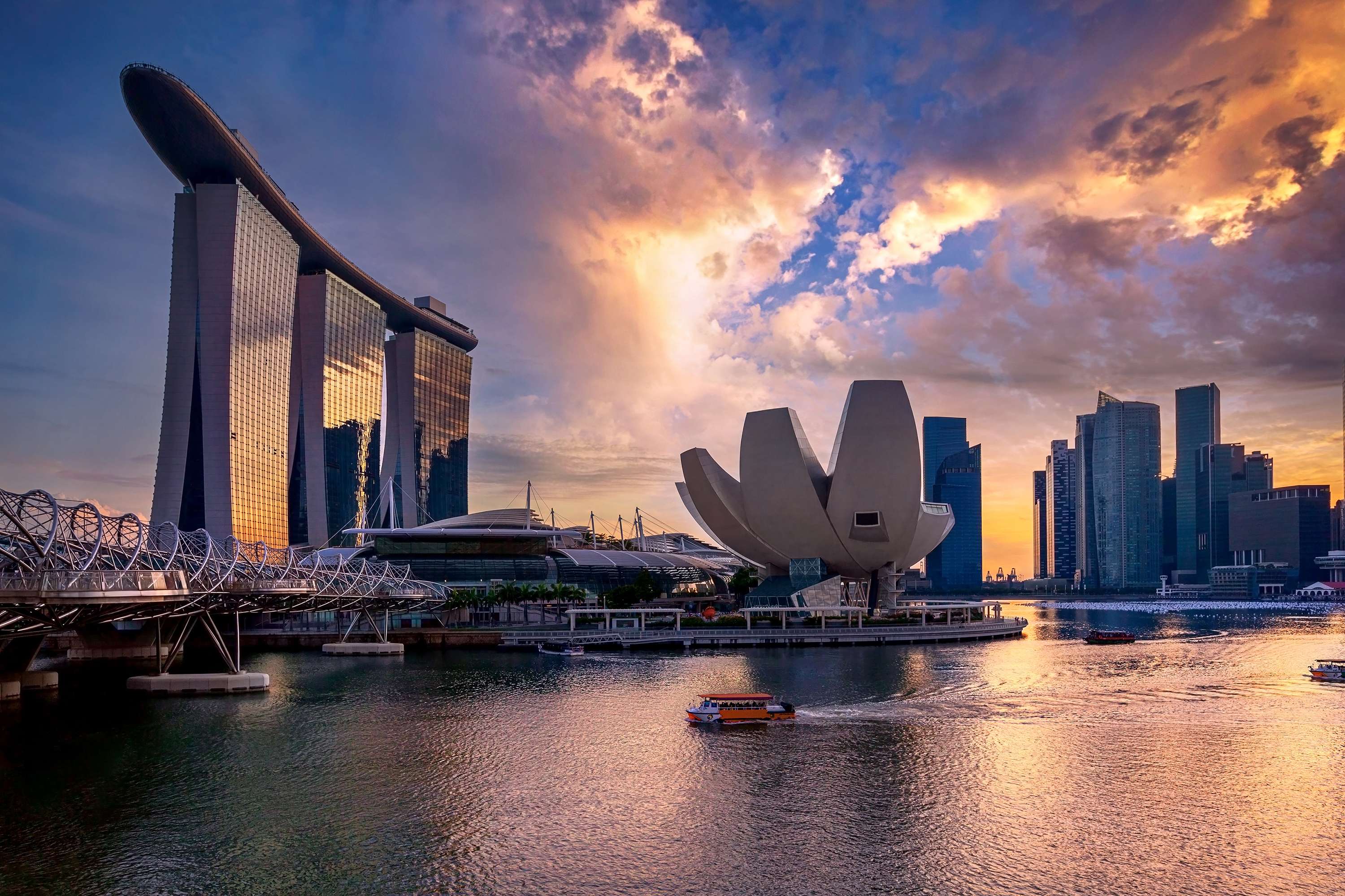 Stunning view of Marina Bay sands & Singapore River