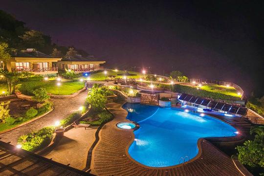 Upper Deck Resort Image