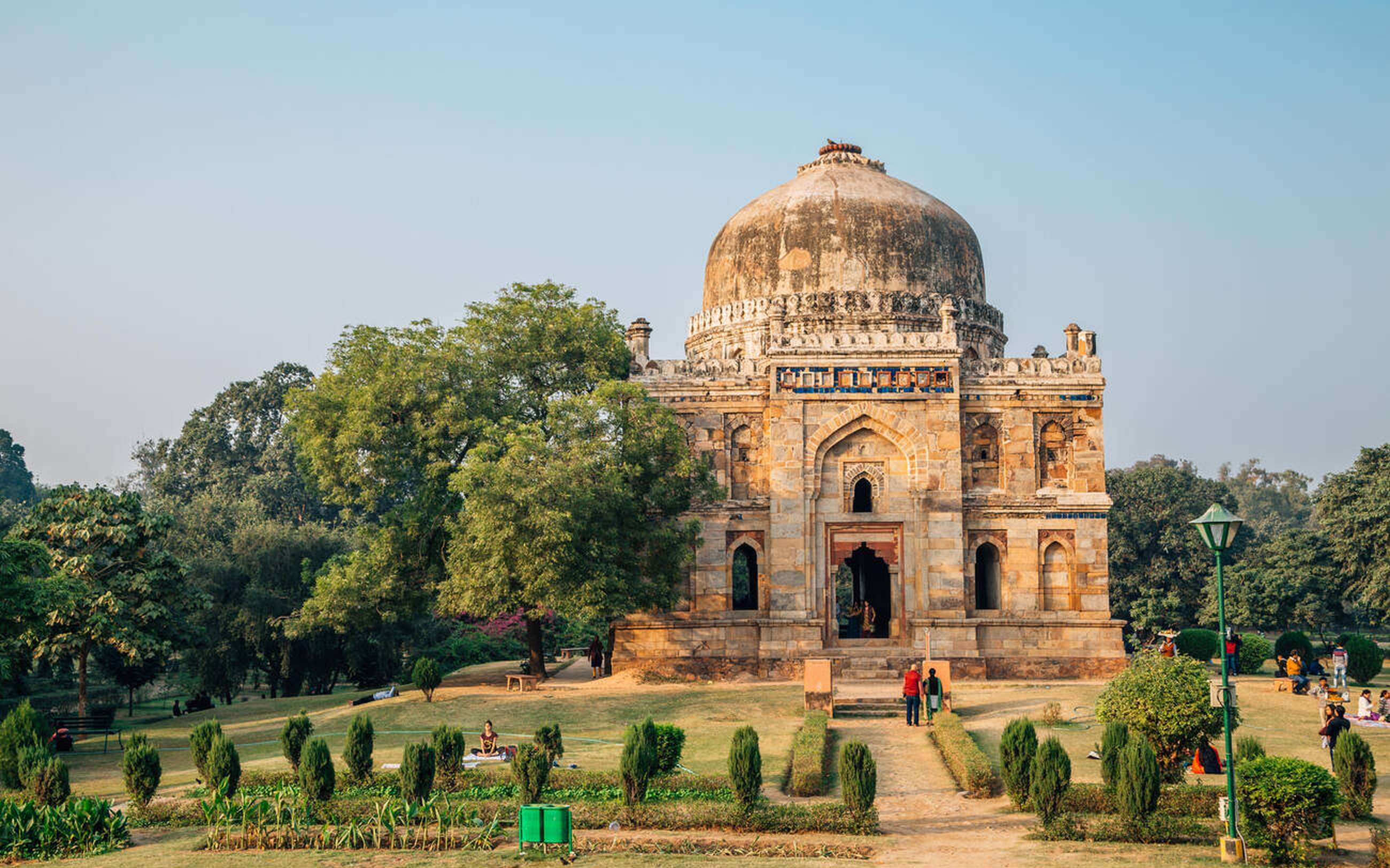 Explore Lodhi Garden’s domes and ruins in a perfect 2-hour walk