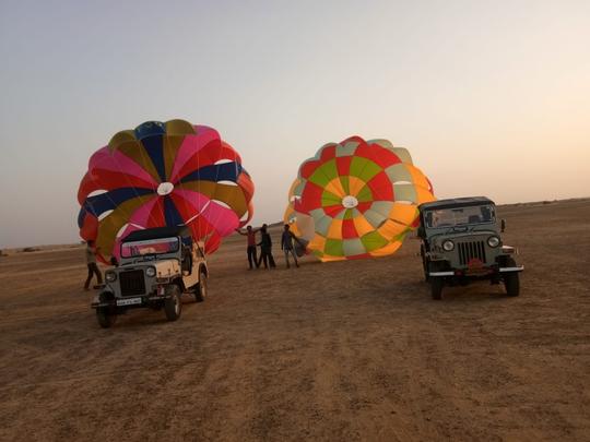 Parasailing In Jaisalmer Image