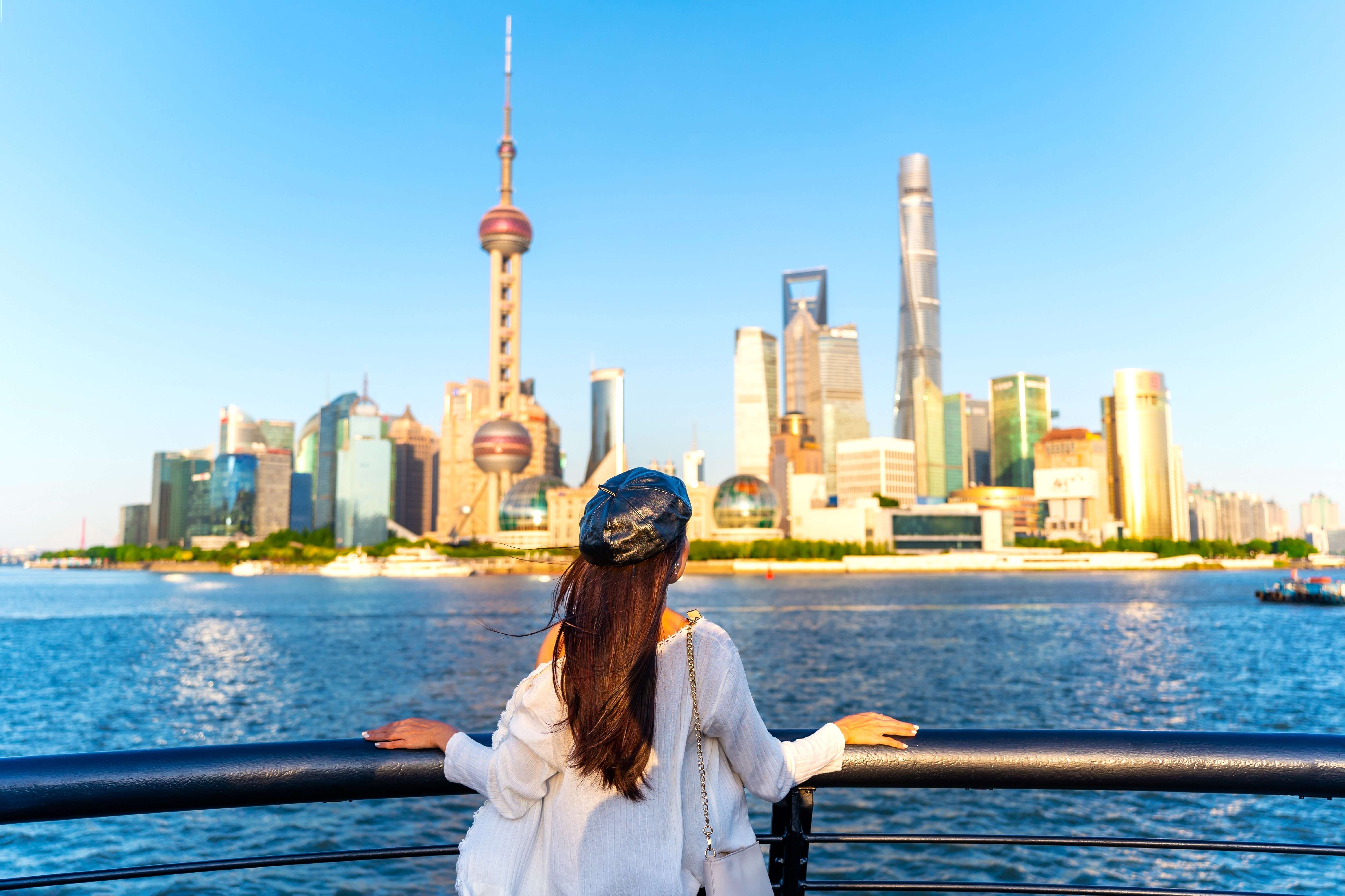 Admire the skyline of Shanghai