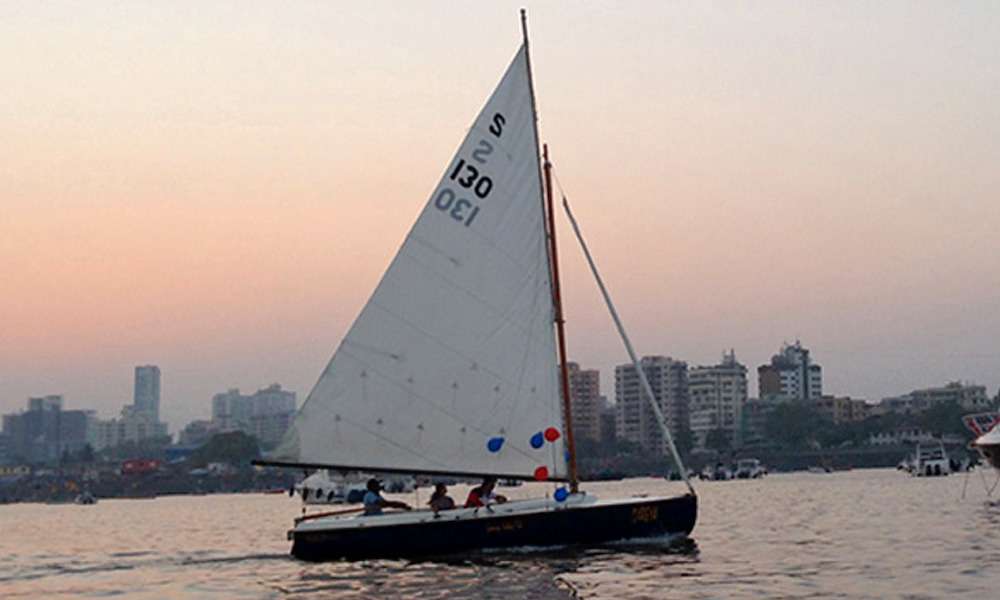 Sailing In Mumbai Image