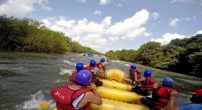 Carry some butterflies in stomach while doing Kundalika river rafting