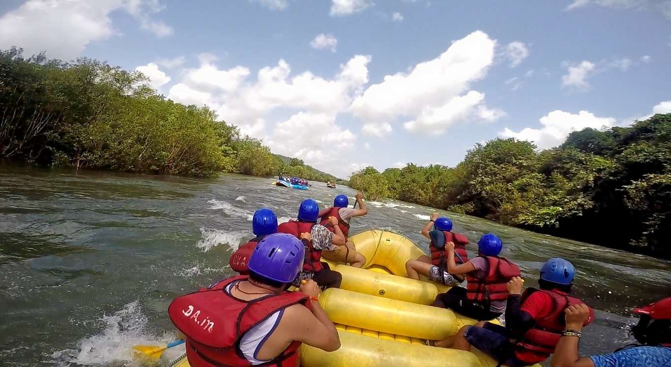 Carry some butterflies in stomach while doing Kundalika river rafting