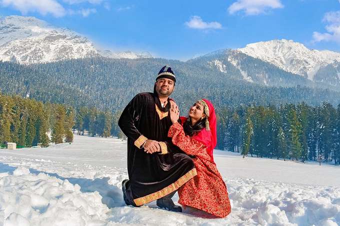 Capture love against Pahalgam’s breathtaking mountain backdrops