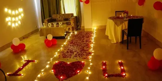 Candlelight Dinner With Private Movie Screening in New Delhi Image