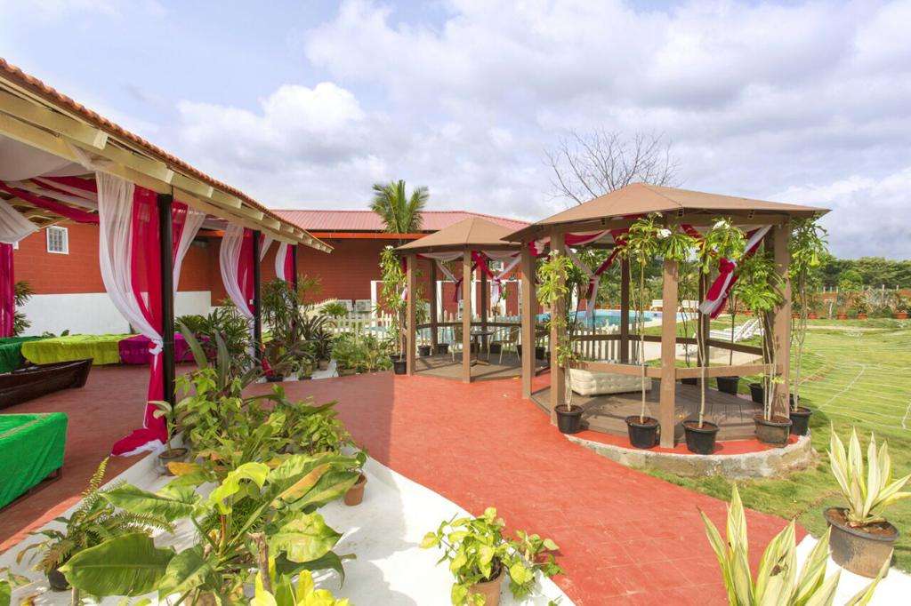 Orange Woods Resort Image